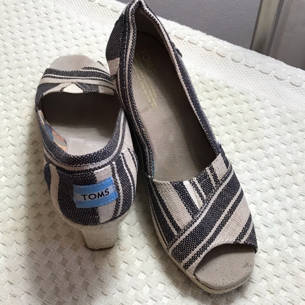 TOMS  espadrilles shoes.  Peep toe. Size 8.5.